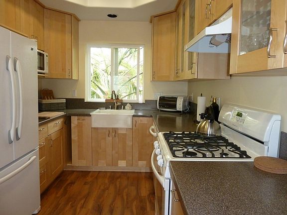 3rd image of 4729 Bermuda Ave