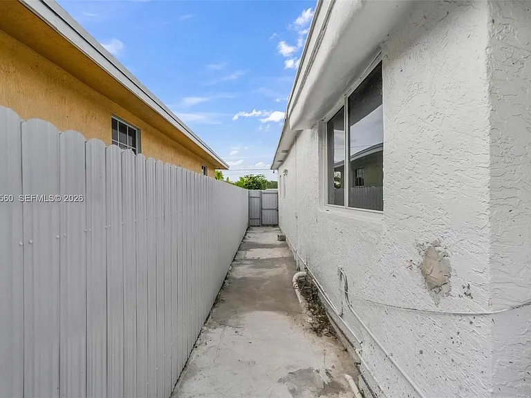 4530 SW 25th St — Photo 30