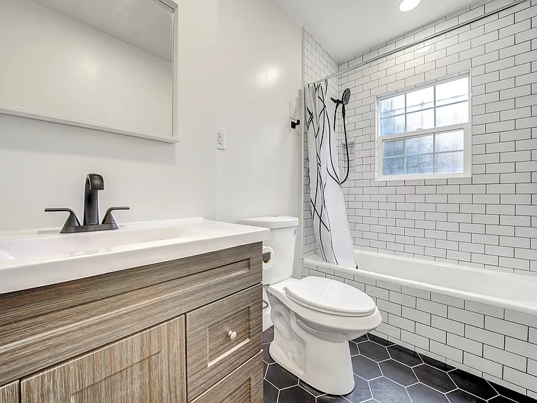 815 N Curson Ave — Photo 22