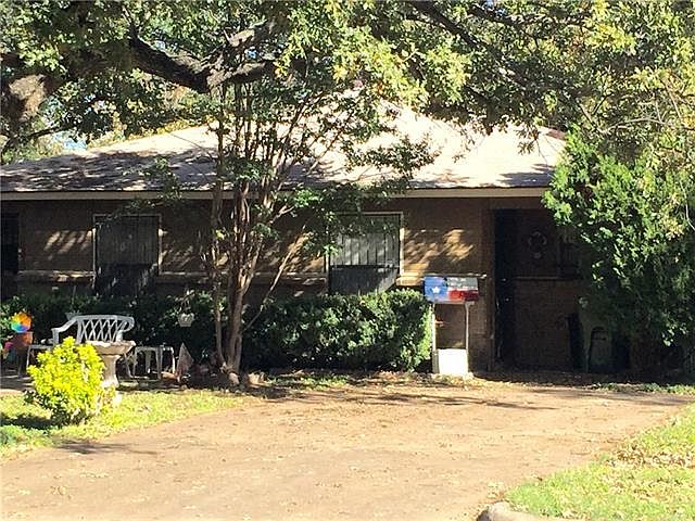 2nd image of 411 N Elm St