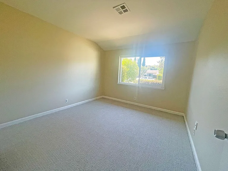 975 Perrelli St — Photo 10