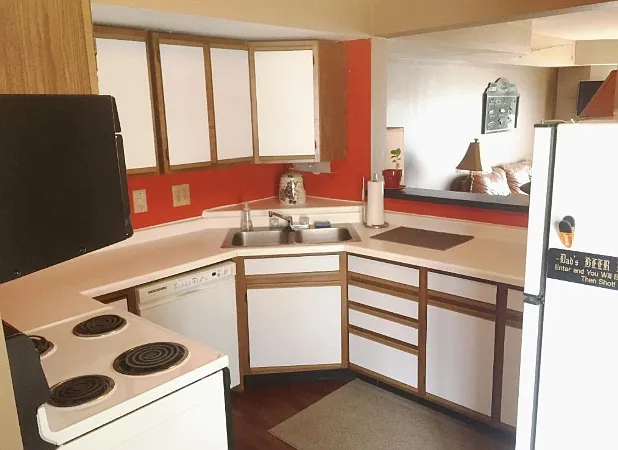 Open and bright 2 Bed/2 Bath Townhome *Woodbury* - Available August 1st — Photo 3