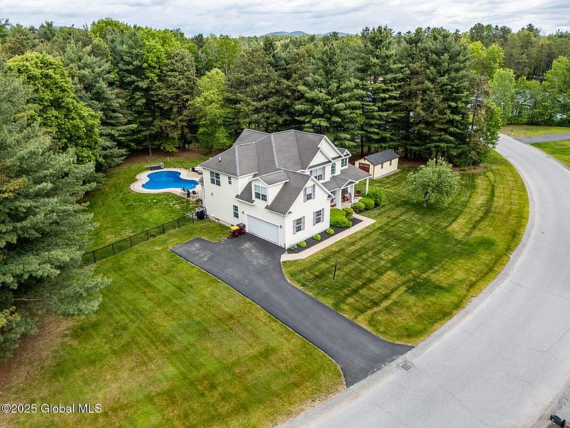 2nd image of 34 Westberry Way