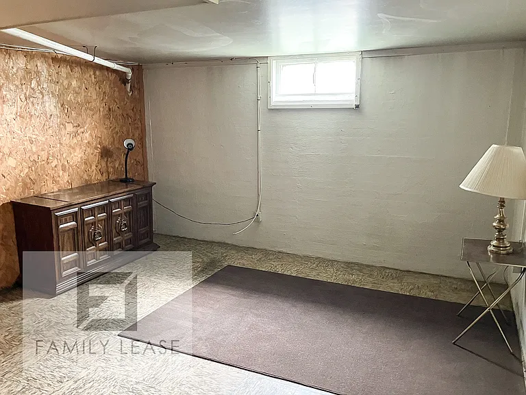 1087 N Summit Ave — Photo 12