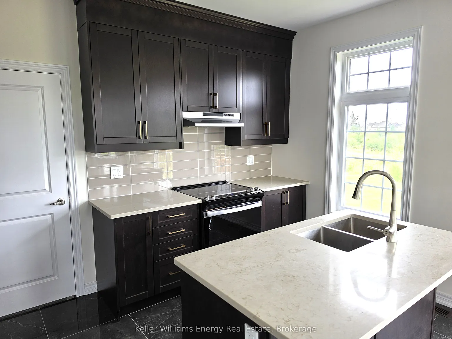 3 bed, $3,200 — Photo 4