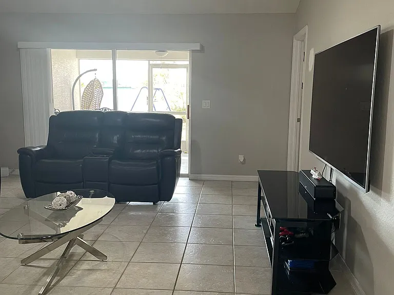 419 SW 4th St — Photo 9