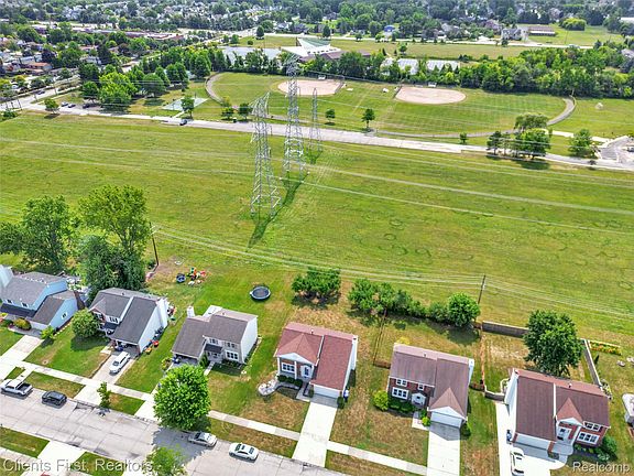 3rd image of 44685 Fair Oaks Dr