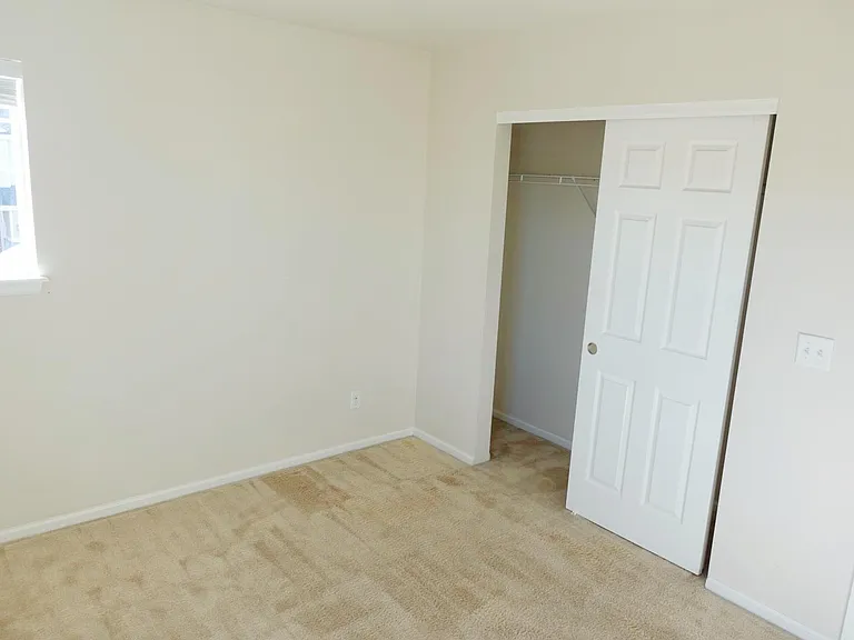 1073 White Leaf Cir — Photo 15