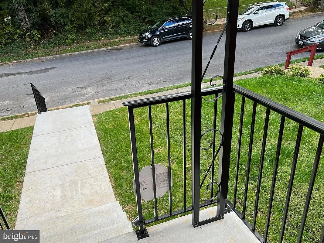 1 bed, 1.0 bath, 1320 sqft, $1,460 — Photo 3