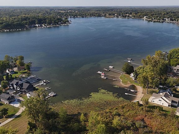 3rd image of 4020 Round Lake Hwy