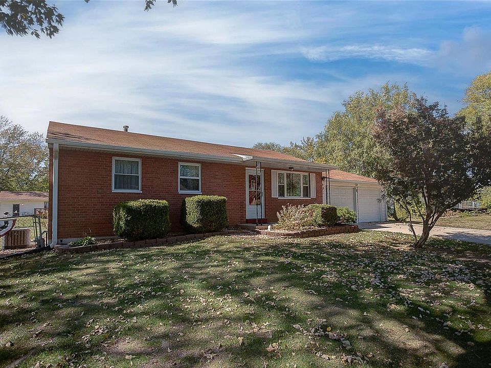 1st image of 4 Iris Ave