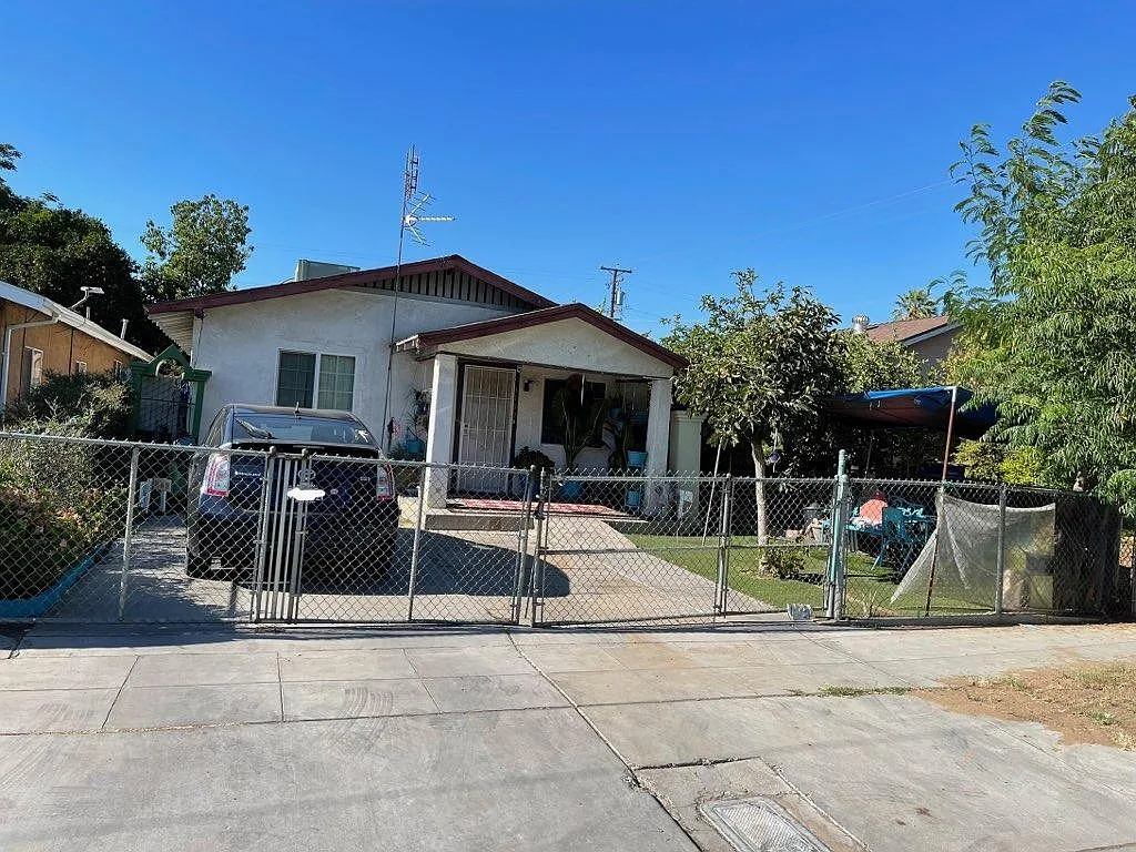 3159 E Townsend Ave photo 1