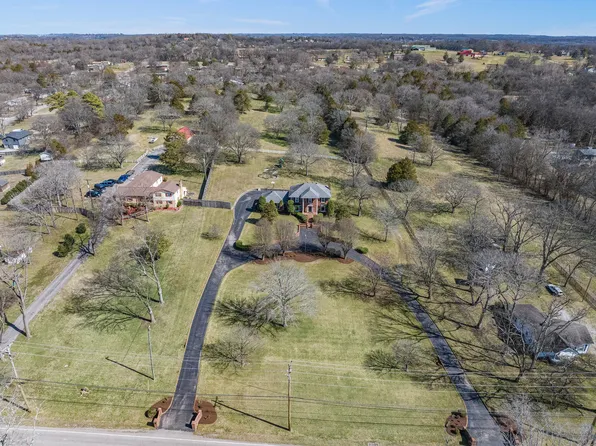 1427 Neelys Bend Rd, Madison, TN 37115