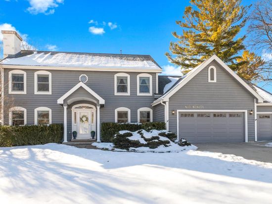 N23W28271 Beach Park CIRCLE, Pewaukee, WI 53072
