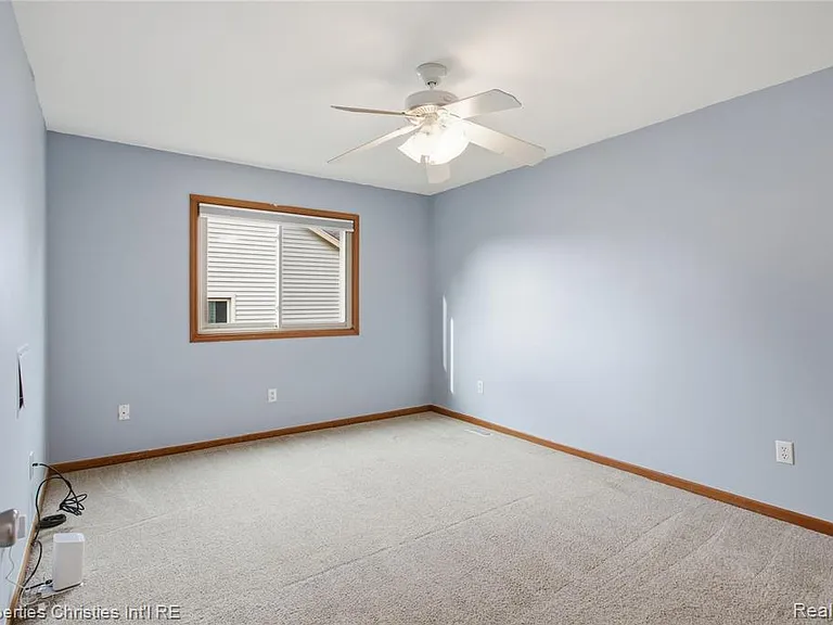 6474 Bedview Dr — Photo 32