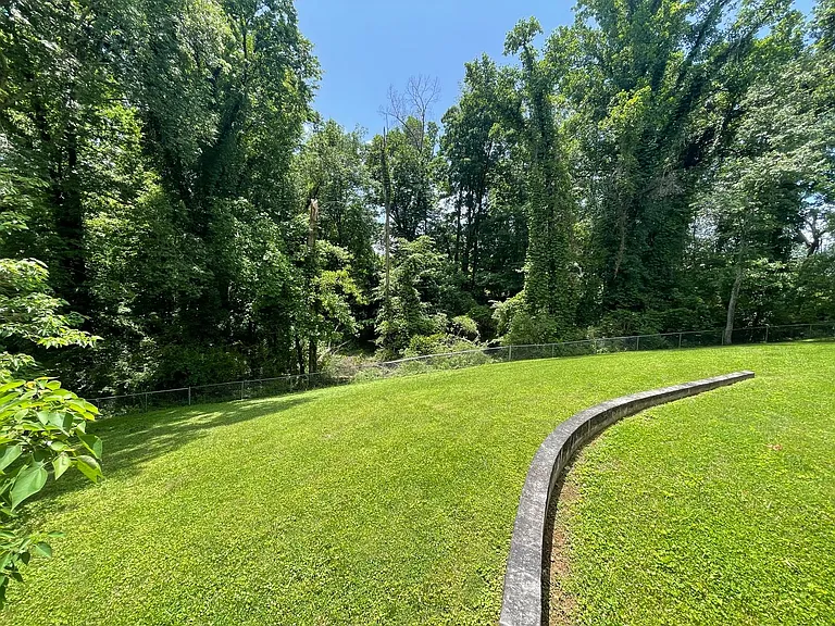 105 Norman Ln — Photo 24