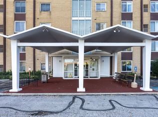 25735 Lorain Rd Unit 426, North Olmsted, OH 44070