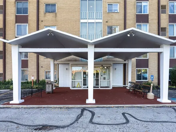25735 Lorain Rd Unit 426, North Olmsted, OH 44070