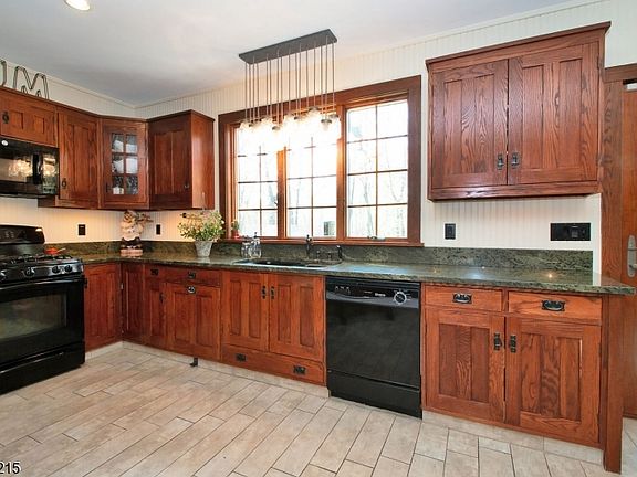 3rd image of 51 Forest Ave