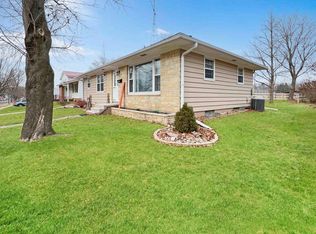 937 Seymour St, Reedsburg, WI 53959