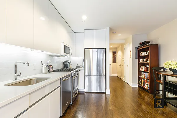 Sold by R New York | media 6