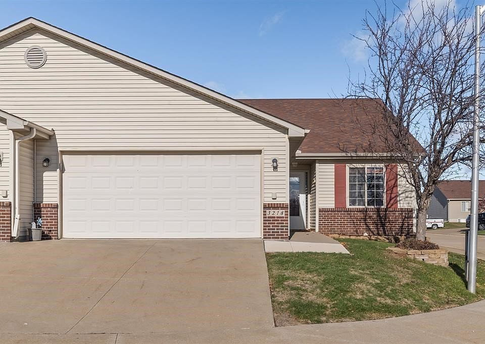 1st image of 3218 SE Turnberry Dr