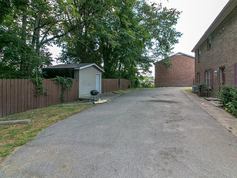 Bennett Dr - 103 — Photo 16