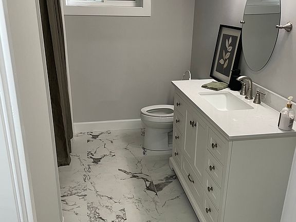 3rd image of 2400 Rosewood Ave #1