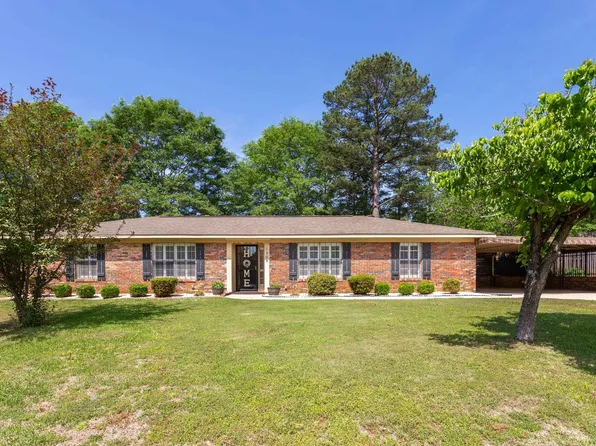 1304 Birchwood Dr, Anniston, AL 36207