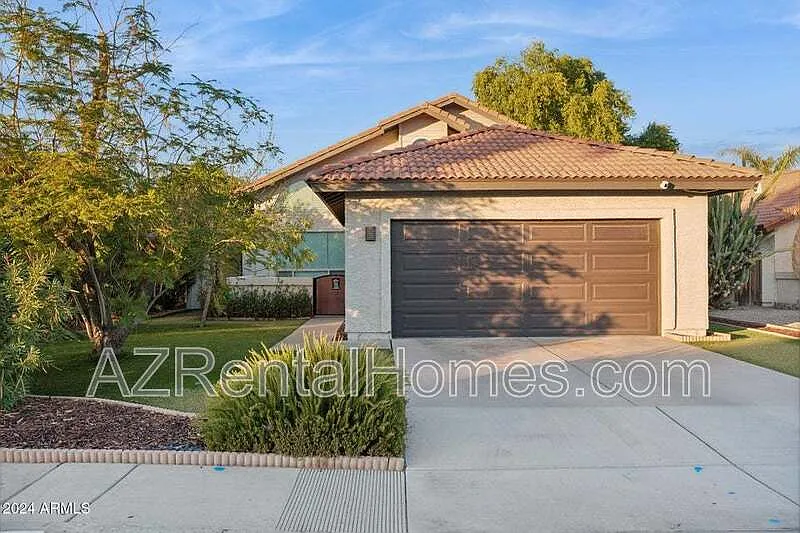 4 bed, 2.0 bath, 1887 sqft, $2,395 — Photo 1