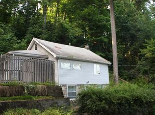 90 Hollowbrook Rd, Lake Peekskill, NY 10537