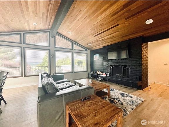 3rd image of 105 Sirius Place