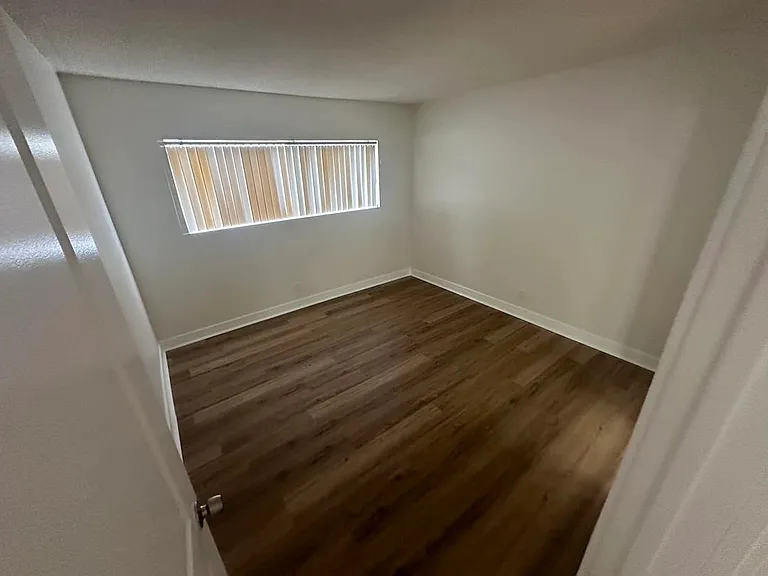 1254 E 1st St #5 — Photo 8