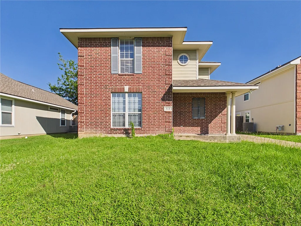 4 bed, 1555 sqft, $1,850 — Photo 1