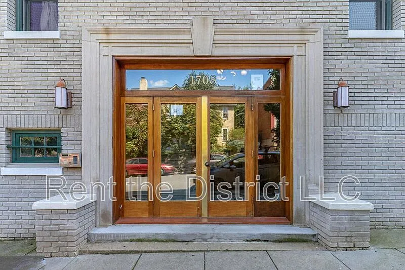 1 bed, 1.0 bath, 602 sqft, $1,695 — Photo 2