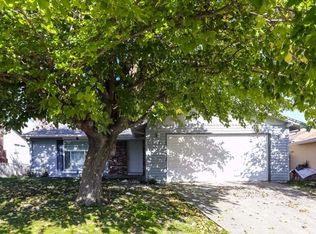 136 Manzanita Dr, Vacaville, CA 95688