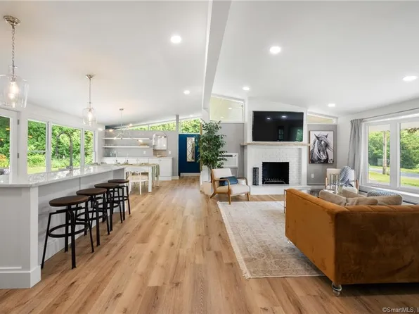 16 Hayes Road, East Hampton, CT 06424