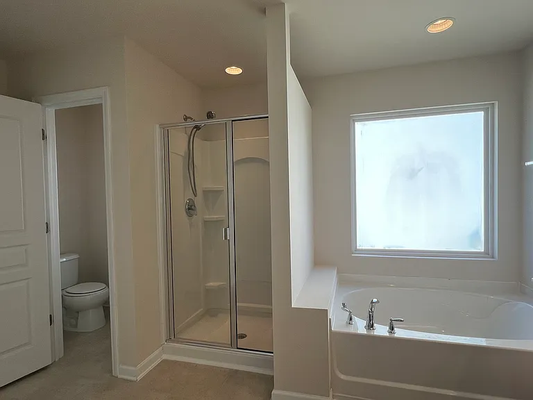 416 Charleville Ct — Photo 37