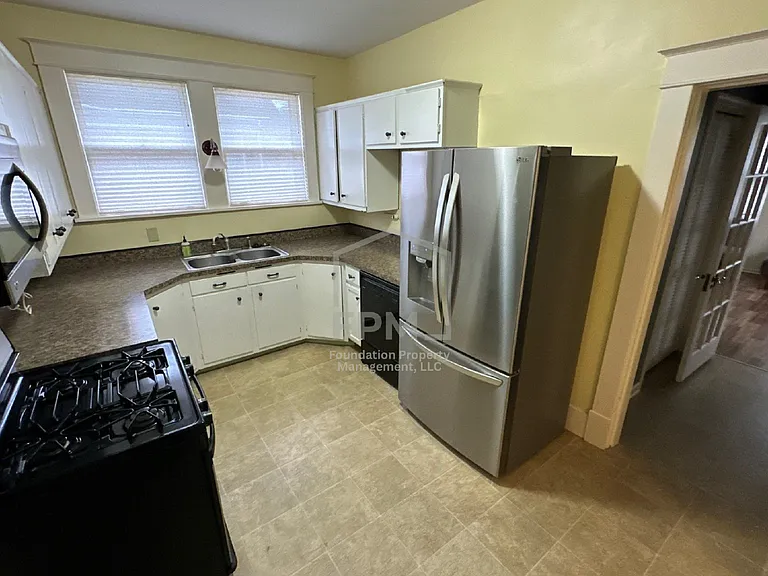 954 Sheridan St — Photo 6