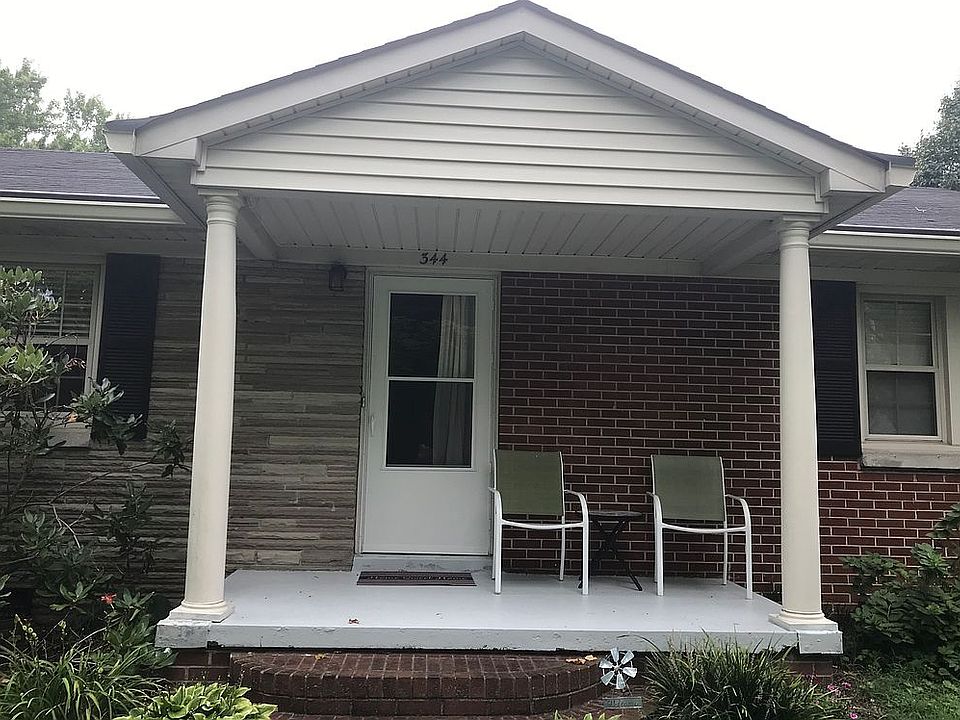 Front porch looking onto 18t