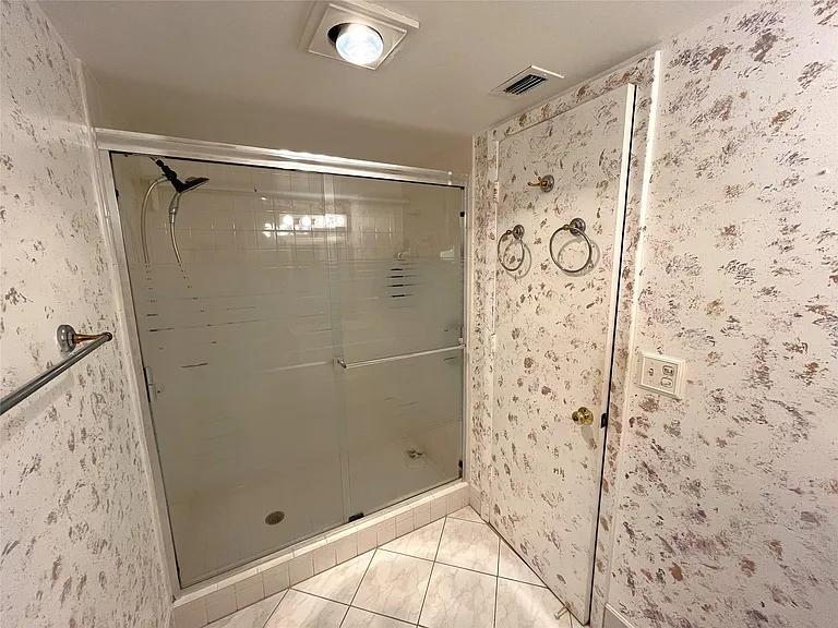 9501 Seagrape Dr #305 — Photo 20
