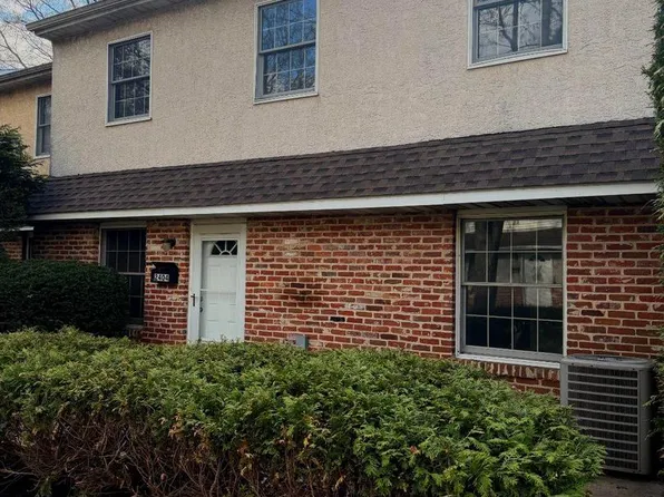 2404 Whitpain Hls, Blue Bell, PA 19422