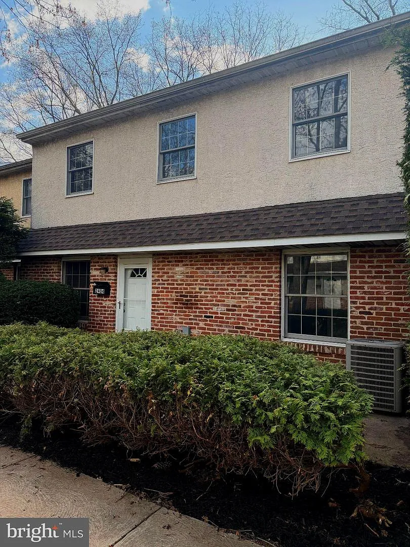 2404 Whitpain Hls photo 1