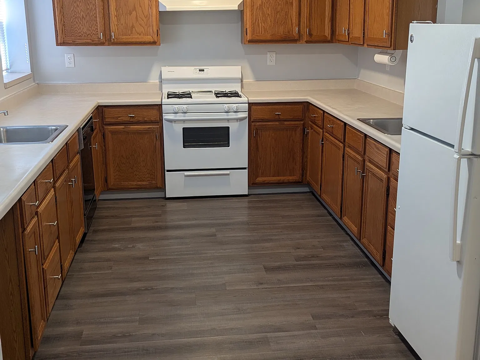 Spacious 2 Bedroom, 1 Bathroom Apartment in Squirrel Hill South — Photo 2