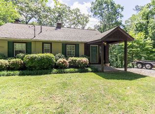 9730 Peninsula Dr, Gainesville, GA 30506