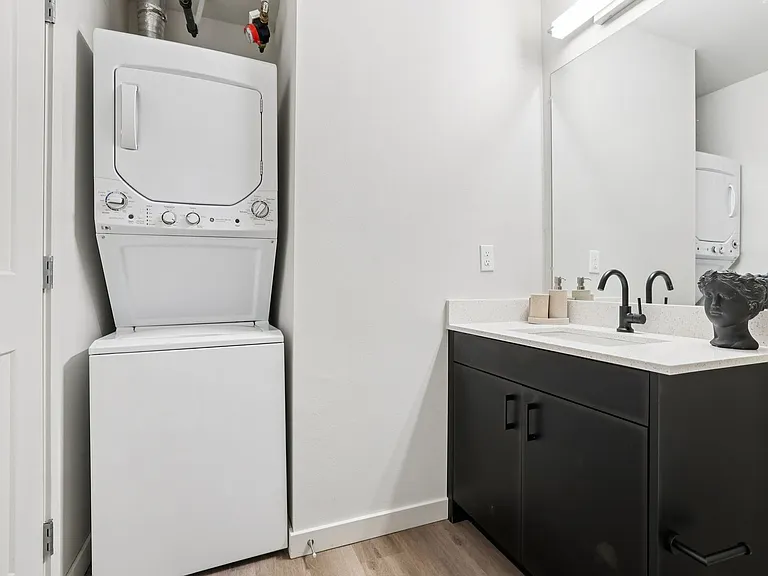 Niwa Apartments | Modern City Living in Queen Anne | Furnished Units & Move in Specials! — Photo 34
