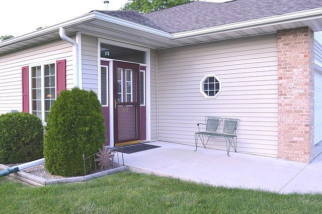1st image of 303 Bryant Woods Dr
