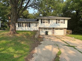 513 Topeka Ave, Leavenworth, KS 66048