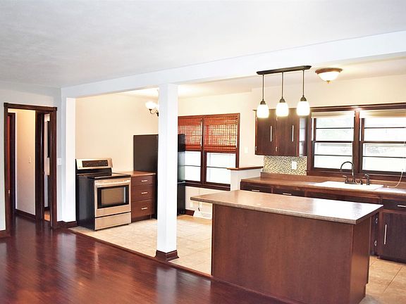 3rd image of 1516 W 6th St