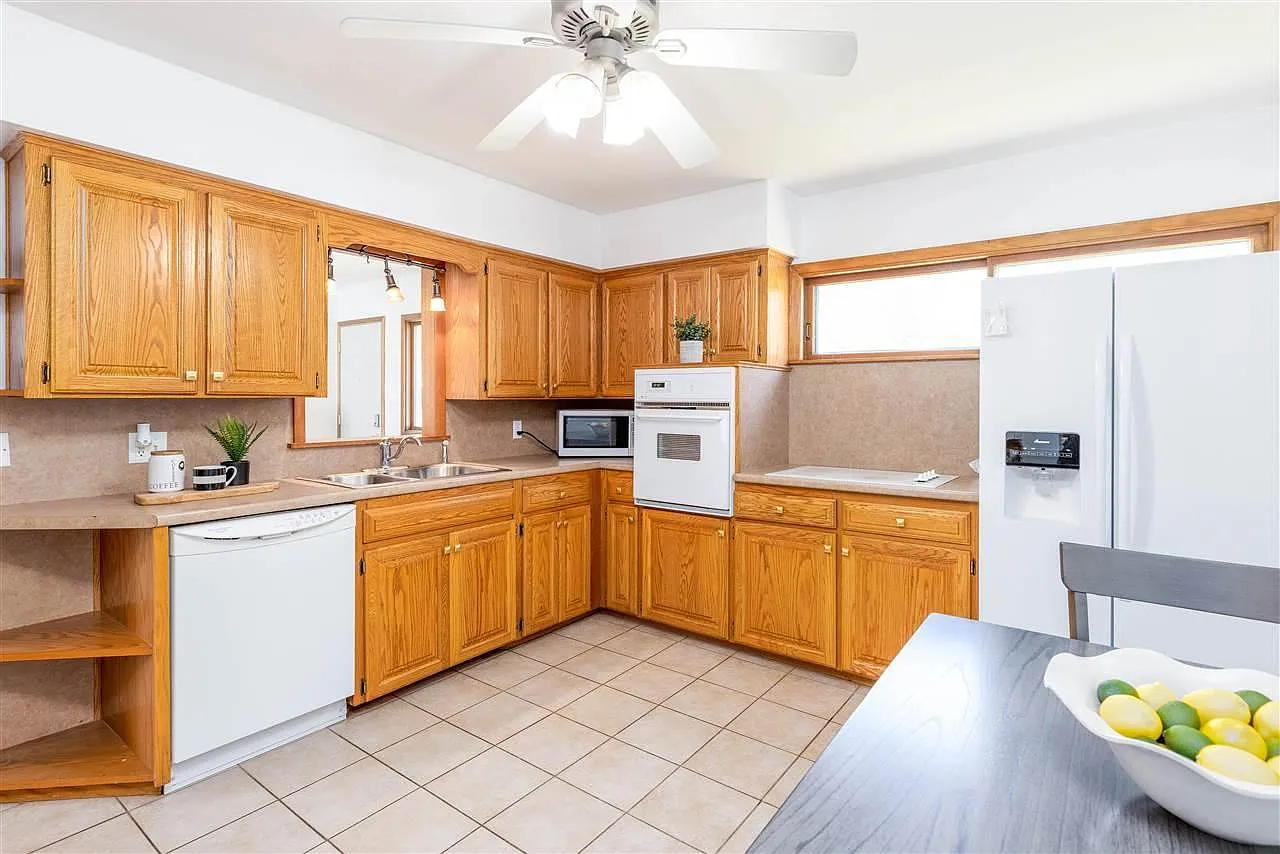 3 bed, 1240 sqft, $1,600 — Photo 4